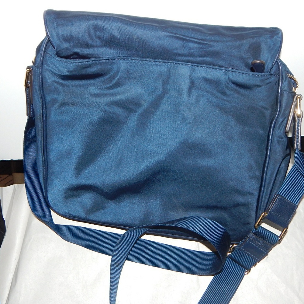 Michael Kors Water Proof Bag - Picture 3 of 8